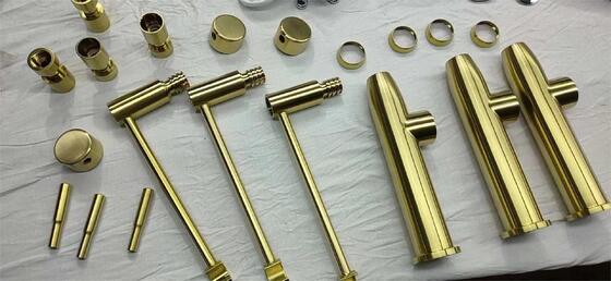 Машина для вакуумного покрытия PVD с защищенным от царапин покрытием, стабильной производственной системой и полным автоматическим управлением